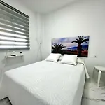 Lejlighedshotel Retreat: Ocean View & Modern Comfort