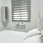 Retreat: Ocean View & Modern Comfort