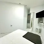 Retreat: Ocean View & Modern Comfort
