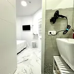 Lejlighedshotel Retreat: Ocean View & Modern Comfort