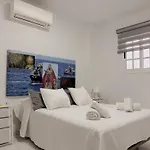 Retreat: Ocean View & Modern Comfort
