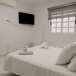 Retreat: Ocean View & Modern Comfort