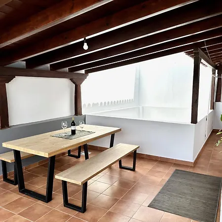 Aparthotel Retreat: Ocean View & Modern Comfort