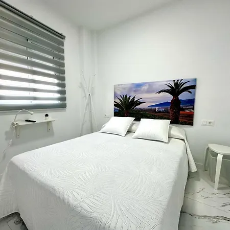 Aparthotel Retreat: Ocean View & Modern Comfort