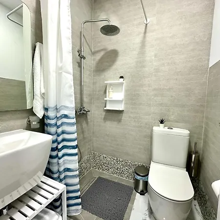 Aparthotel Retreat: Ocean View & Modern Comfort