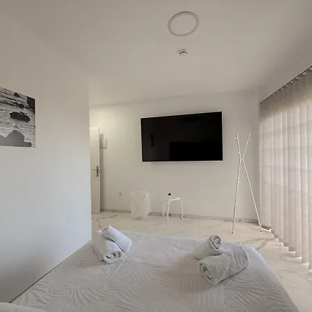 Aparthotel Retreat: Ocean View & Modern Comfort 3*