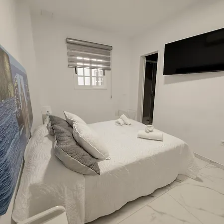 Aparthotel Retreat: Ocean View & Modern Comfort 3*