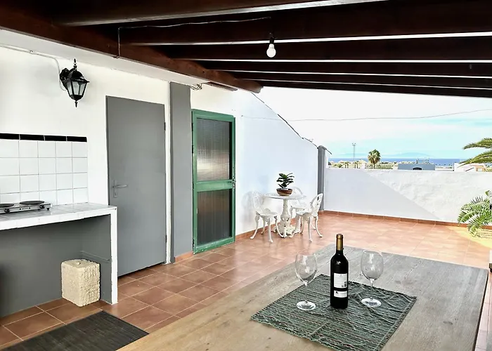 Retreat: Ocean View & Modern Comfort 아파트호텔 Alcalá